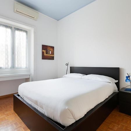 Cozy Apt With Balcony - Mm2 Sant'Agostino Apartment Milan Bagian luar foto