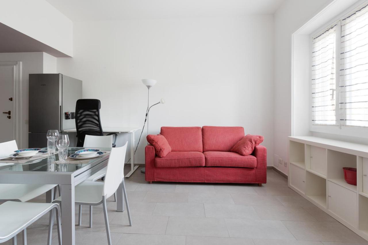 Cozy Apt With Balcony - Mm2 Sant'Agostino Apartment Milan Bagian luar foto