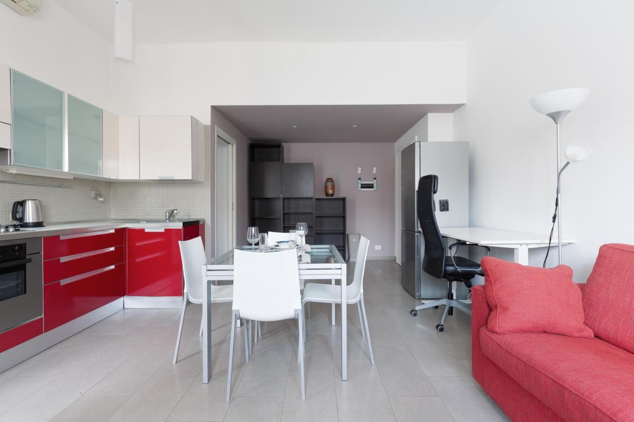 Cozy Apt With Balcony - Mm2 Sant'Agostino Apartment Milan Bagian luar foto