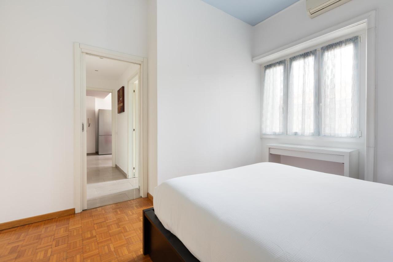 Cozy Apt With Balcony - Mm2 Sant'Agostino Apartment Milan Bagian luar foto
