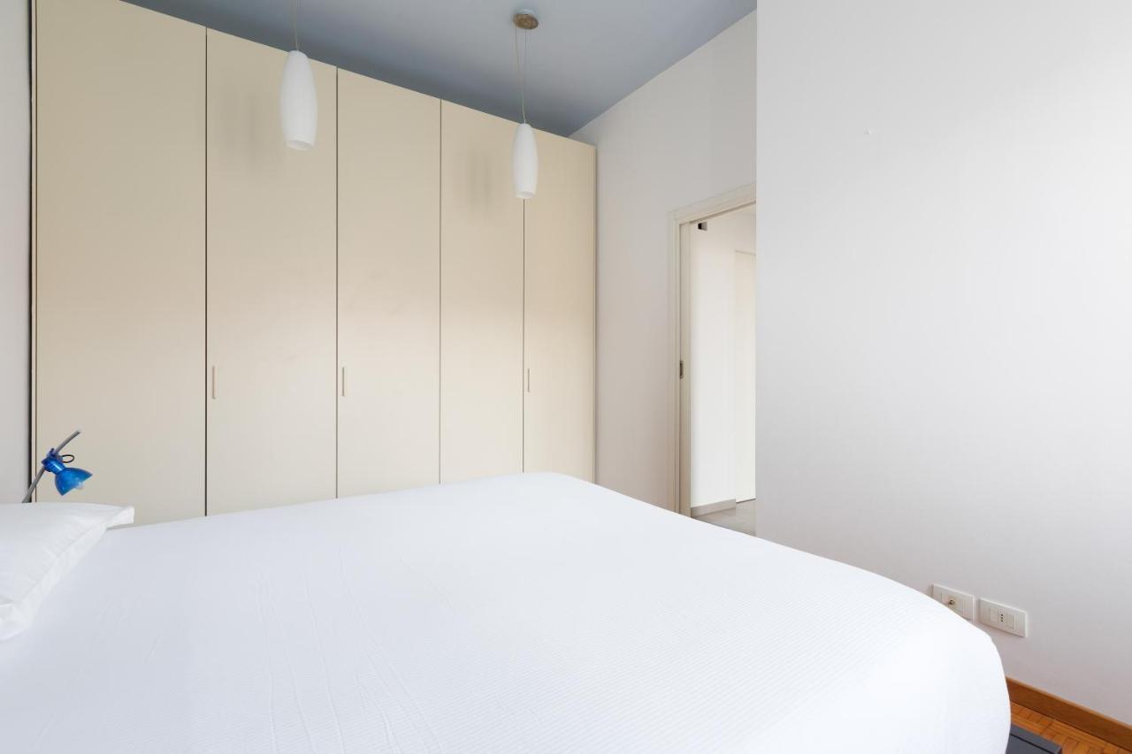 Cozy Apt With Balcony - Mm2 Sant'Agostino Apartment Milan Bagian luar foto
