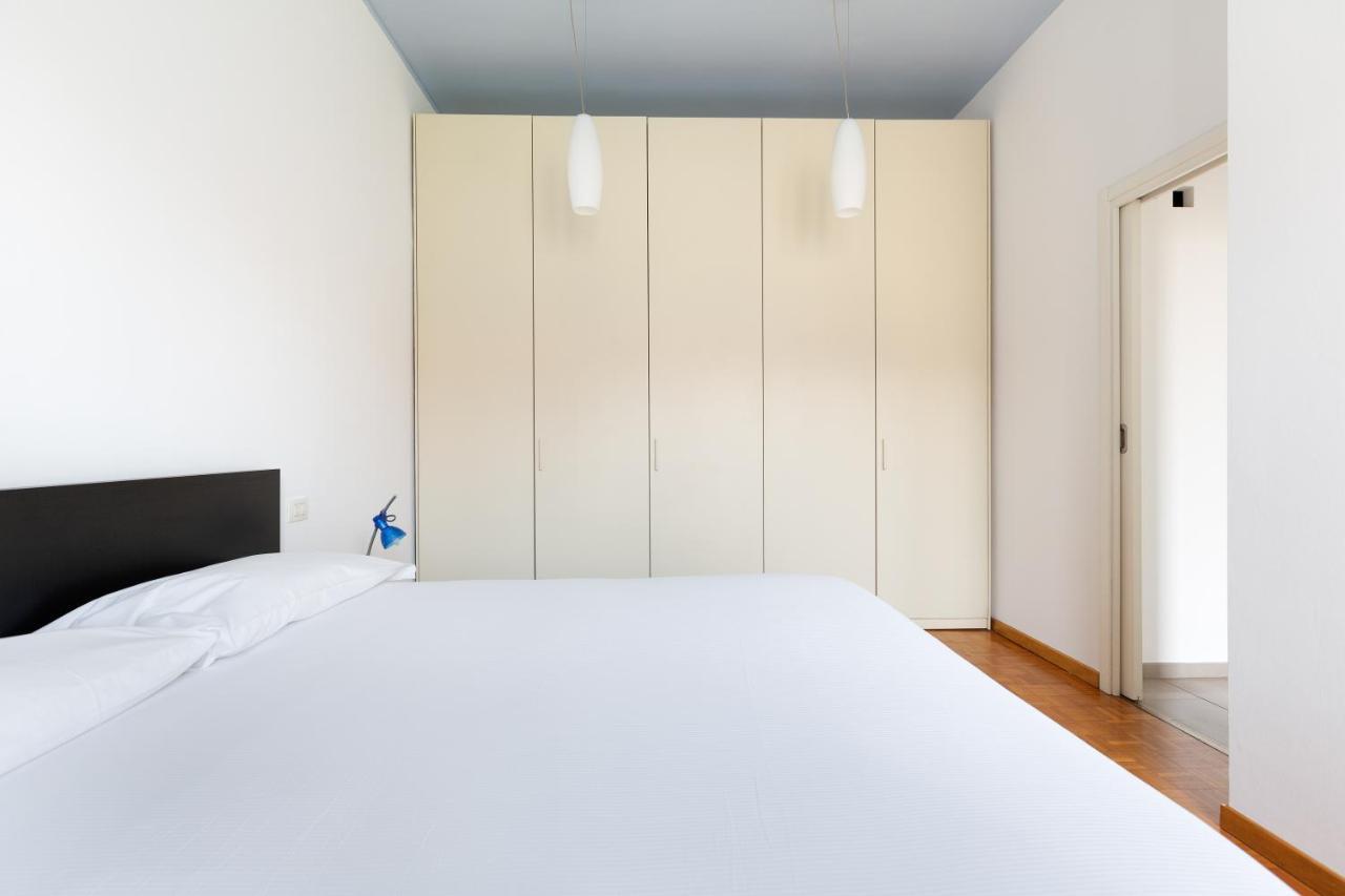 Cozy Apt With Balcony - Mm2 Sant'Agostino Apartment Milan Bagian luar foto