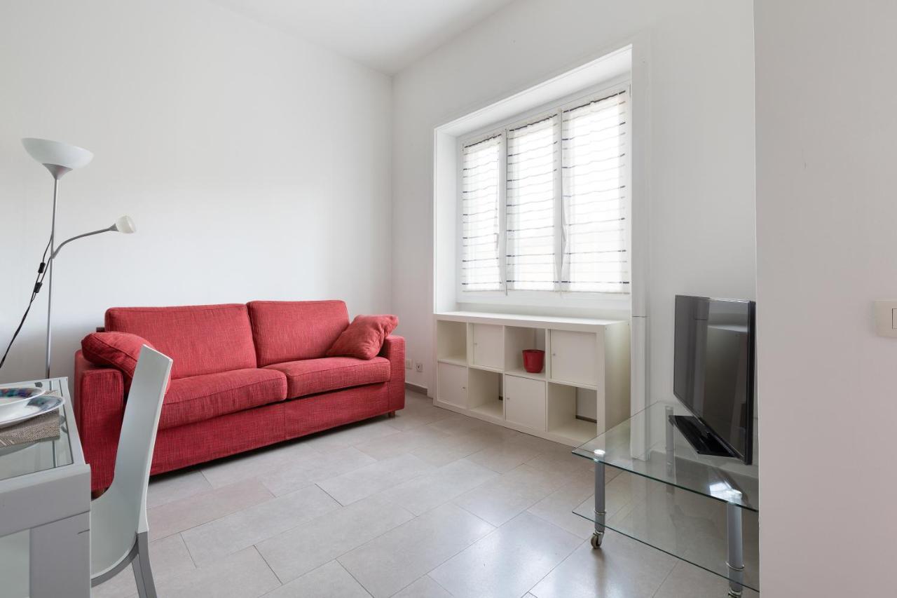 Cozy Apt With Balcony - Mm2 Sant'Agostino Apartment Milan Bagian luar foto
