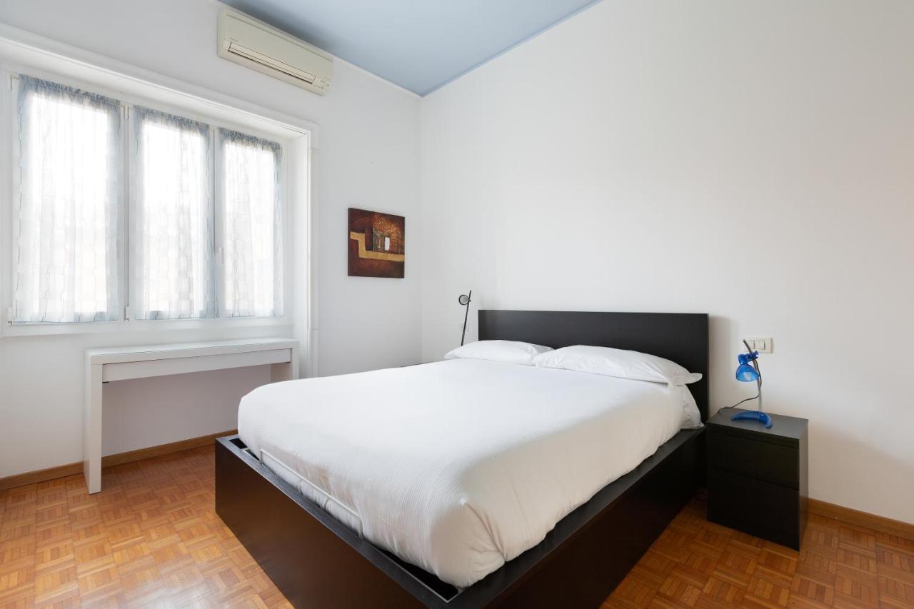 Cozy Apt With Balcony - Mm2 Sant'Agostino Apartment Milan Bagian luar foto