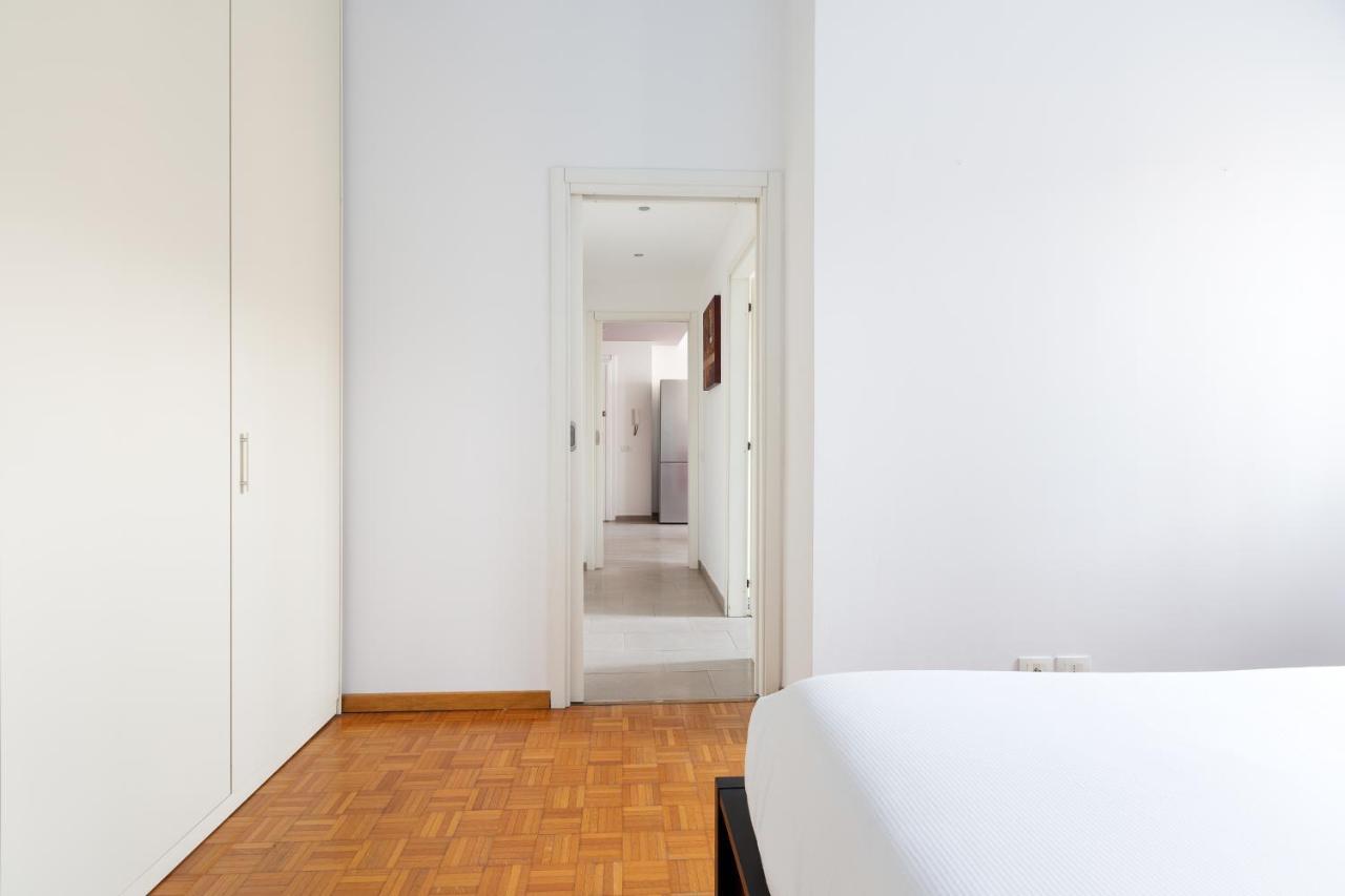 Cozy Apt With Balcony - Mm2 Sant'Agostino Apartment Milan Bagian luar foto