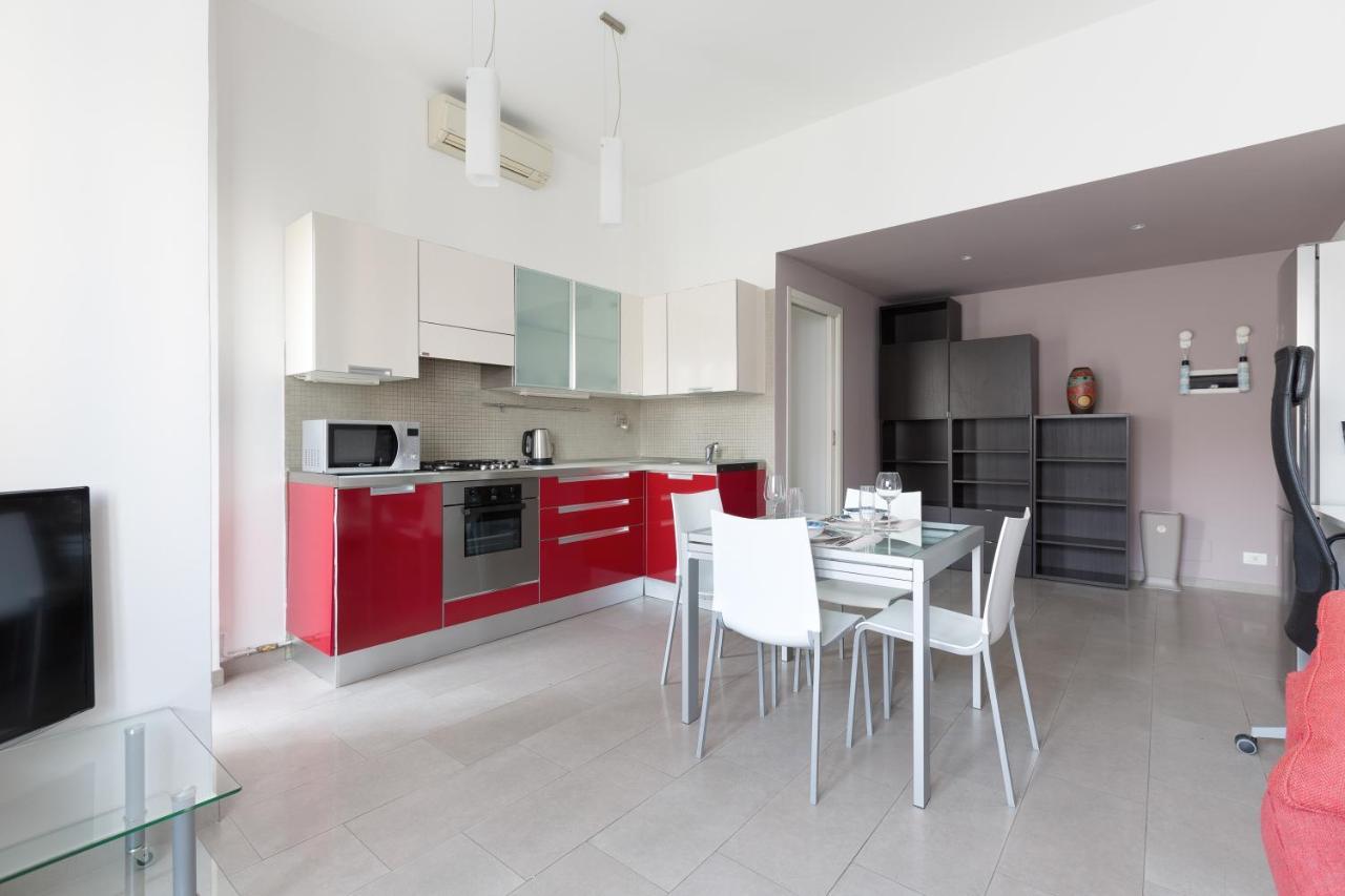 Cozy Apt With Balcony - Mm2 Sant'Agostino Apartment Milan Bagian luar foto
